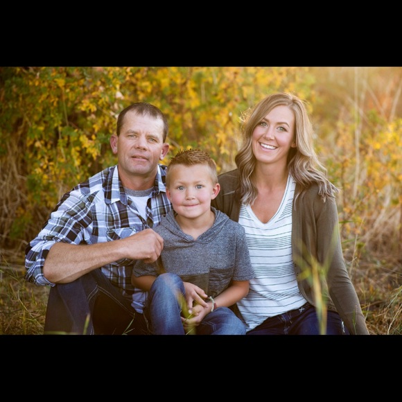 Meet your Posher, Sierra - Picture 2 of 2